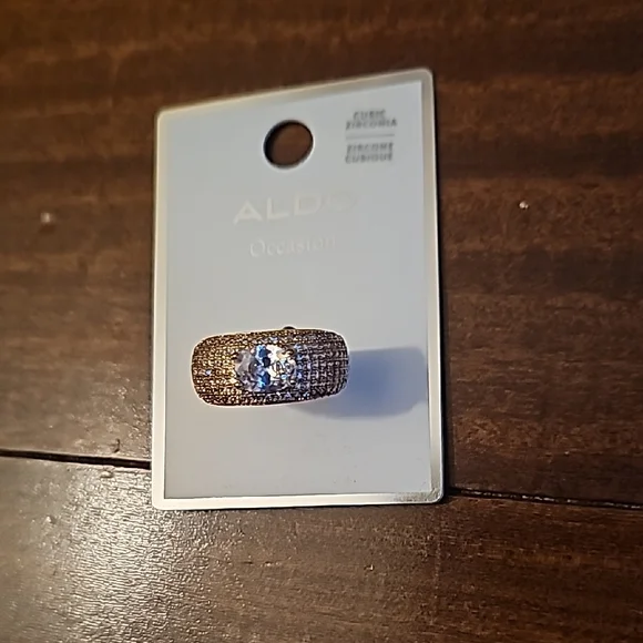 Aldo Gold-Tone Pave Band Ring with Clear Center Stone Size 7 Comes W Acc Pouch - Picture 4 of 4